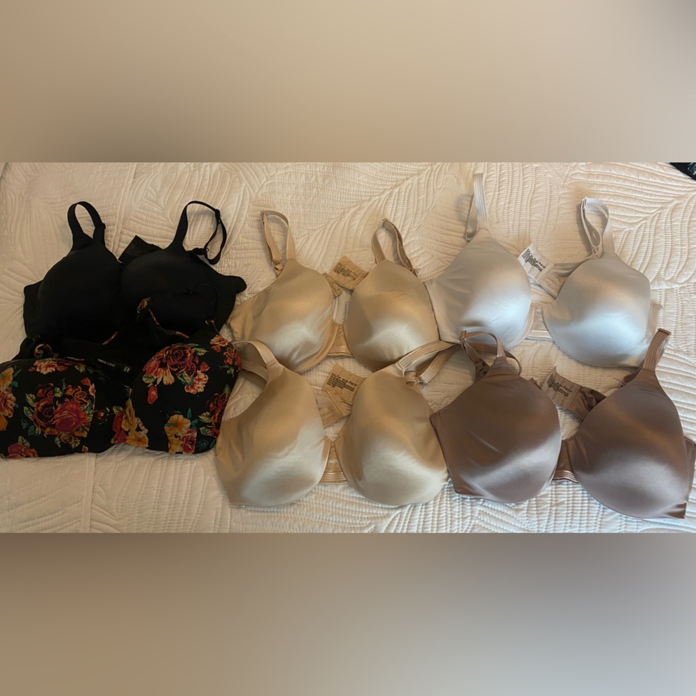Bundle 42D Bali concealing petals bra and one Torrid bra